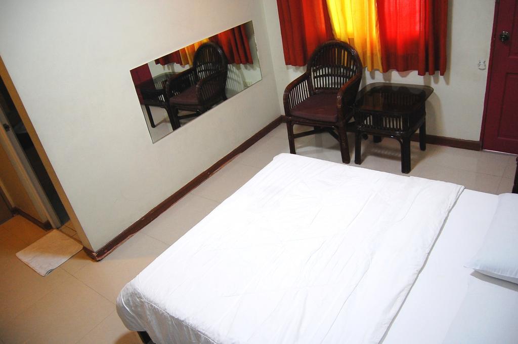 Rumi Apartelle Hotel Angeles Buitenkant foto