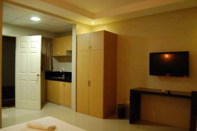Rumi Apartelle Hotel Angeles Buitenkant foto