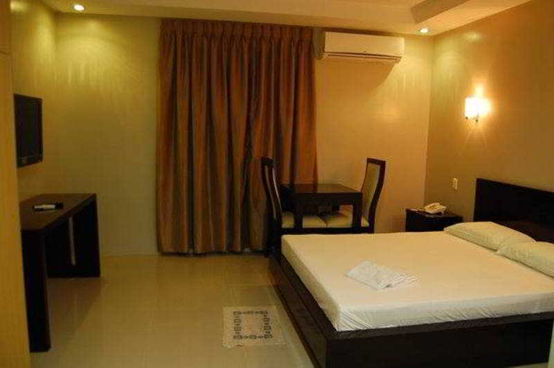 Rumi Apartelle Hotel Angeles Buitenkant foto