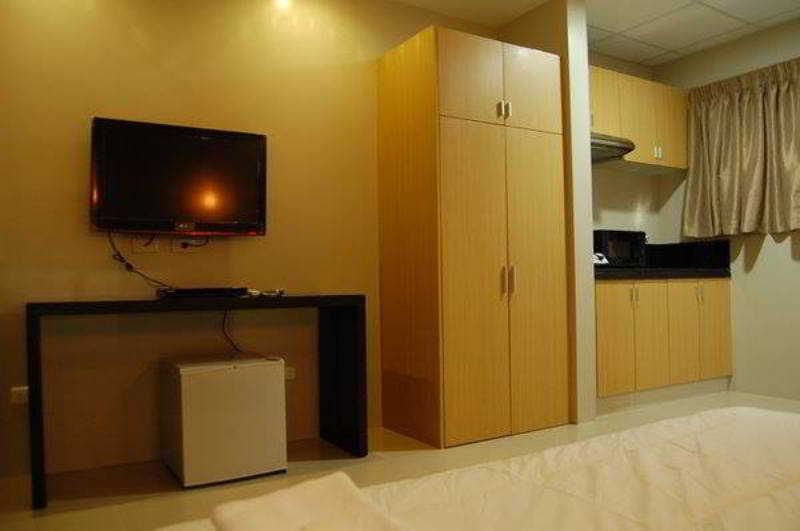 Rumi Apartelle Hotel Angeles Buitenkant foto