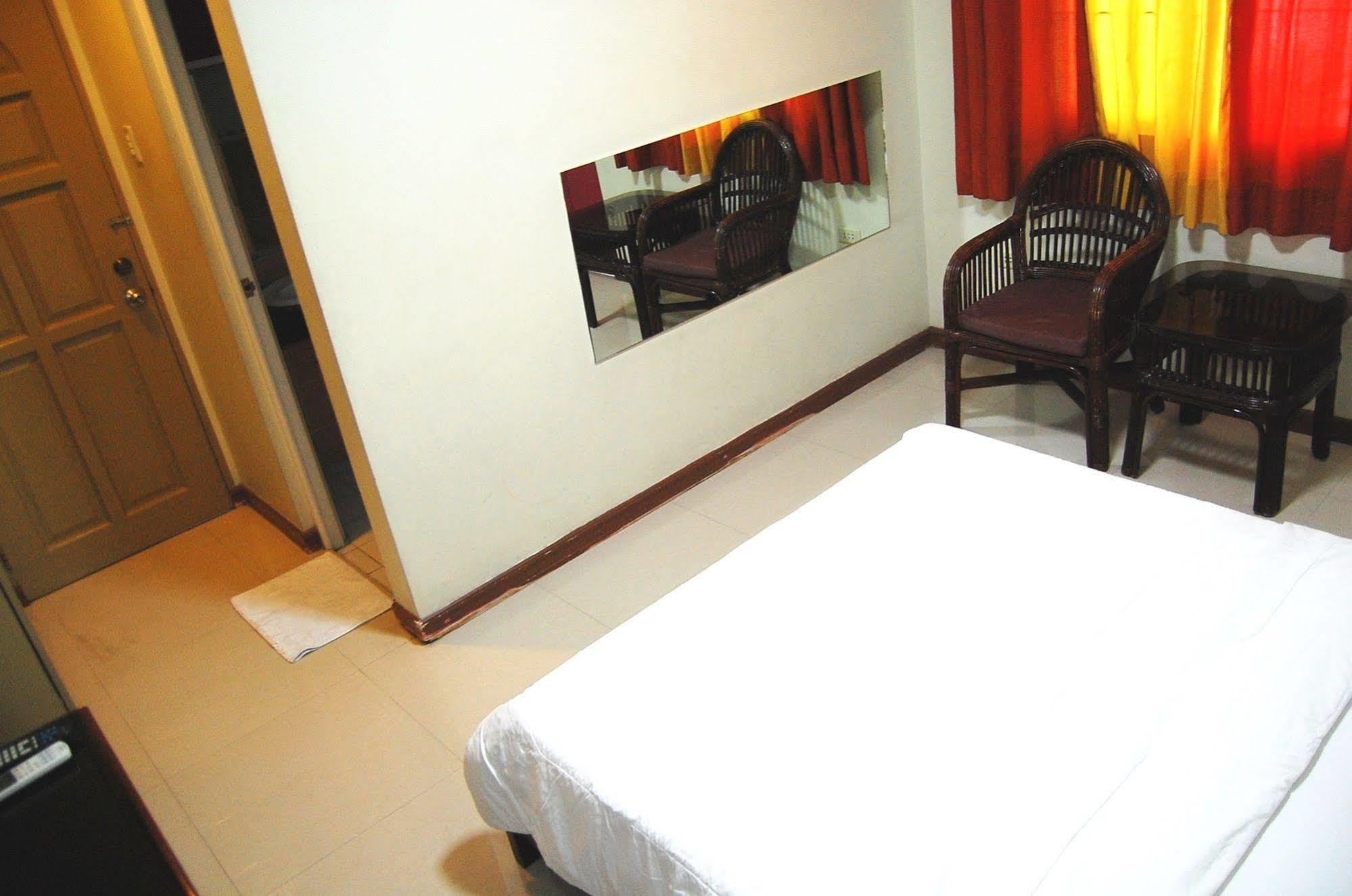 Rumi Apartelle Hotel Angeles Buitenkant foto