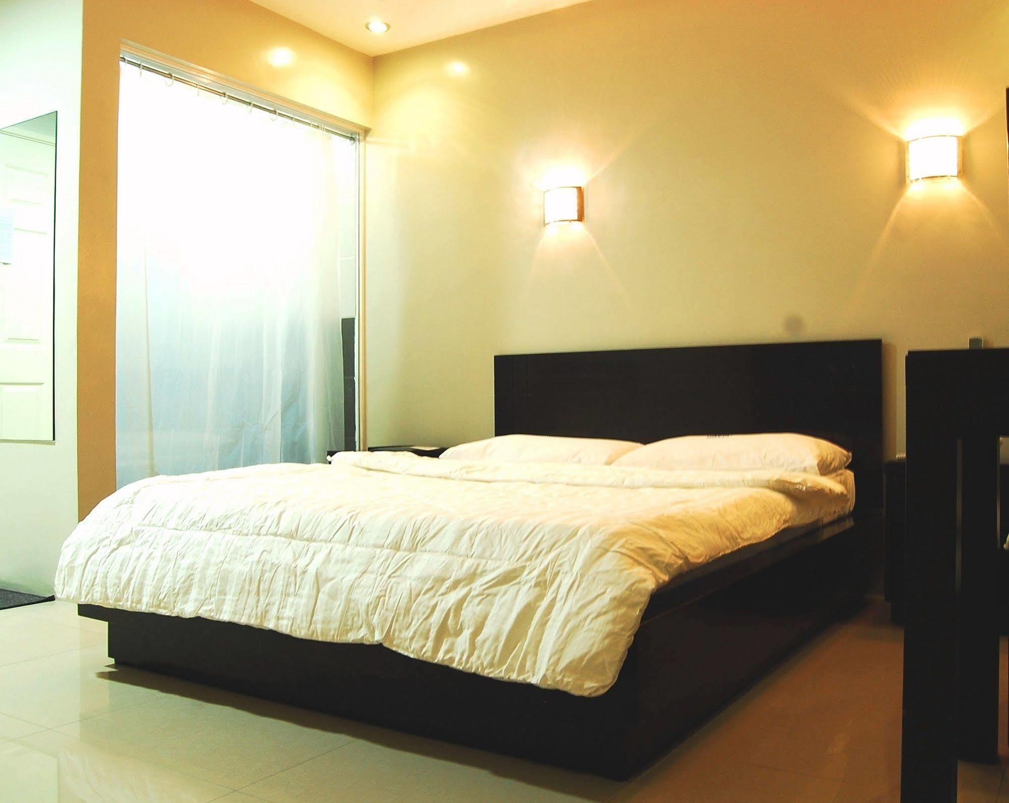 Rumi Apartelle Hotel Angeles Buitenkant foto