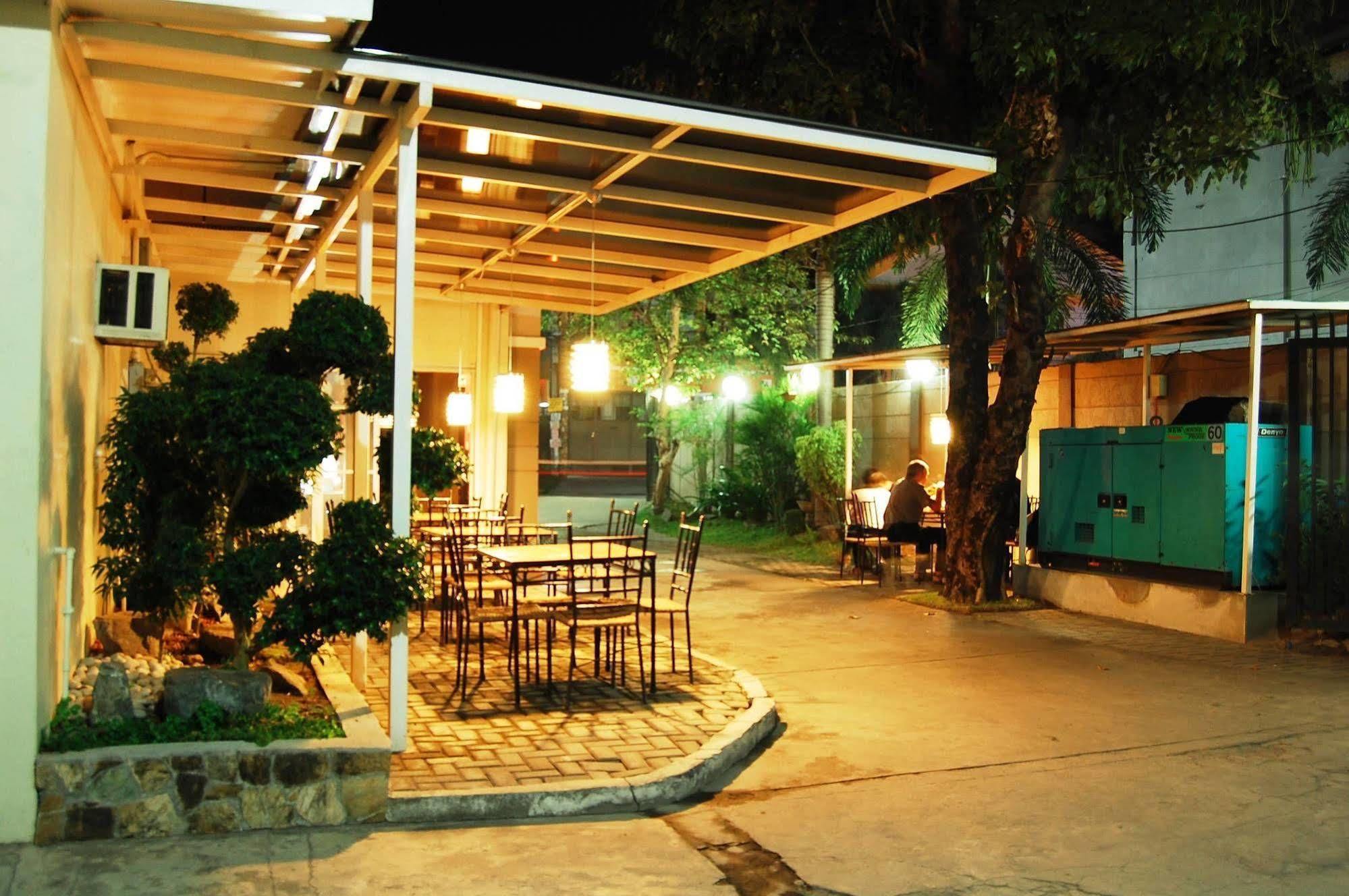 Rumi Apartelle Hotel Angeles Buitenkant foto