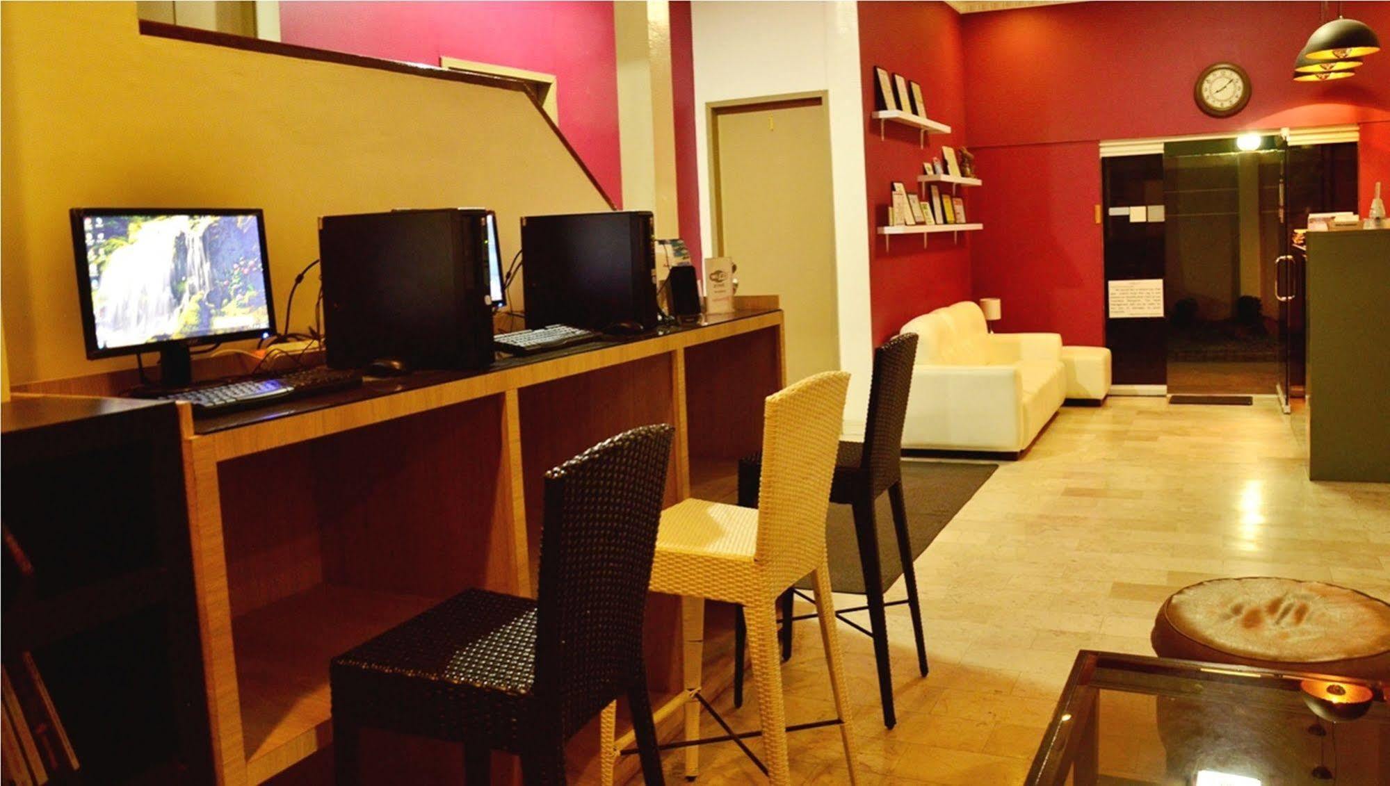 Rumi Apartelle Hotel Angeles Buitenkant foto