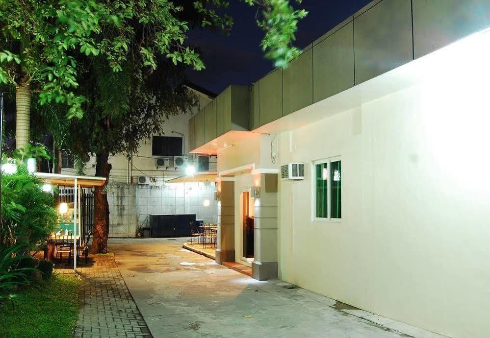 Rumi Apartelle Hotel Angeles Buitenkant foto