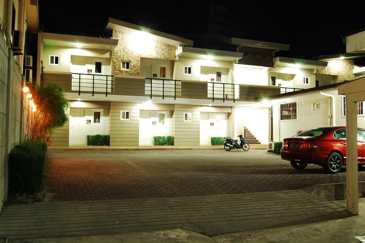 Rumi Apartelle Hotel Angeles Buitenkant foto