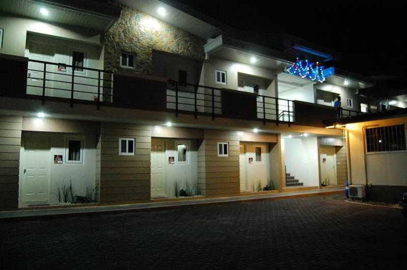 Rumi Apartelle Hotel Angeles Buitenkant foto